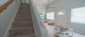 Unique Nokomis Beach Vacation 7 minutes Ride to the Beach, Free Bicycles