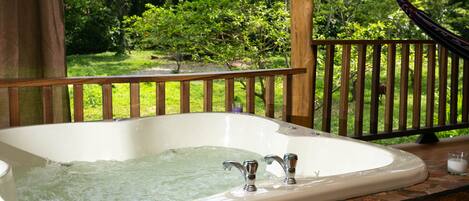 Outdoor spa tub