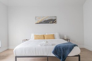 4 Schlafzimmer, Schreibtisch, Bügeleisen/Bügelbrett, WLAN