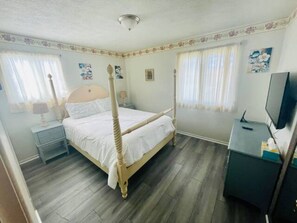 2 bedrooms, iron/ironing board, WiFi, bed sheets