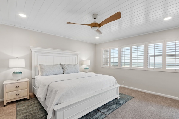 King in Oceanfront Primary Bedroom