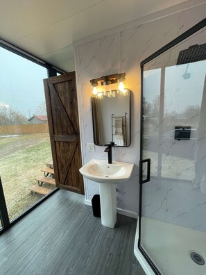 Bathroom - WYLD Glass Caves Durango (Durango)
