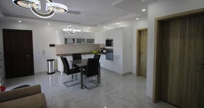 Modern apartment located in the center and located minutes from all attractions.