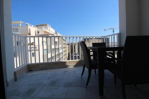 Modern apartment located in the center and located minutes from all attractions.