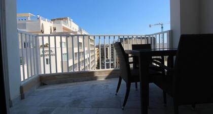 Modern apartment located in the center and located minutes from all attractions.