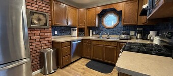 Charming Urban Oasis
Conveniently located on a small historic street.