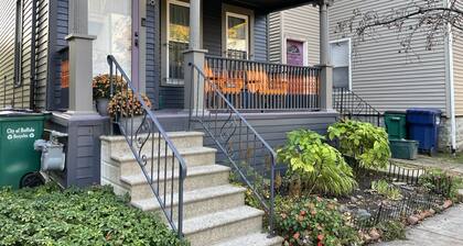 Charming Urban Oasis
Conveniently located on a small historic street.