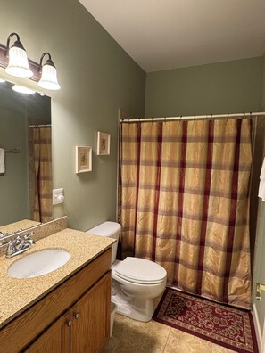 Towels, soap, shampoo, toilet paper - Hunter Mountain 2 Bedroom Condo - Steps to Ski Slopes!! (Hunter)