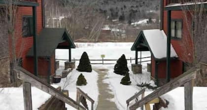 Hunter Mountain 2 Bedroom Condo - Steps to Slopes & Ski Lift!!