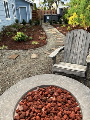 Terrace/patio - Cozy coastal home near ocean beaches, hiking, and more! (Port Orford)