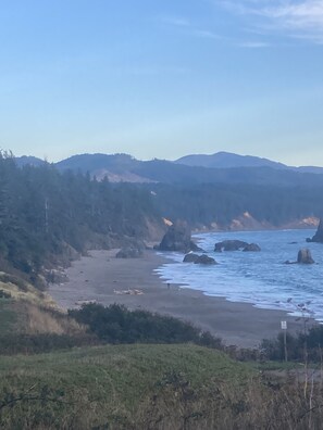 Beach nearby - Cozy coastal home near ocean beaches, hiking, and more! (Port Orford)