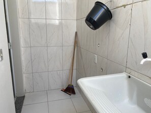 Shower - Braga - Kitnet 08 - Cabo Frio - Aluguel Econômico (Braga Cabo Frio)