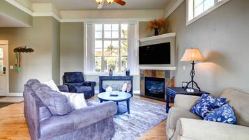 Smart TV, fireplace