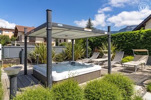 Bain à remous extérieur