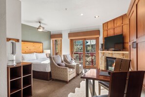 3 Schlafzimmer, Schreibtisch, Bügeleisen/Bügelbrett, Reisekinderbett