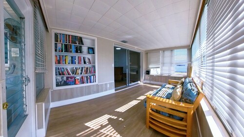 Cozy Doll House at Yacht Club Walking distance to Downtown Cape Coral & Beach