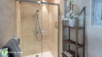 Shower, towels
