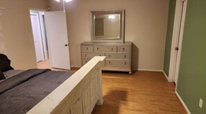 3 chambres, fer et planche à repasser, Wi-Fi, draps fournis