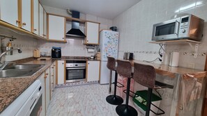 Fridge, microwave, stovetop, dishwasher