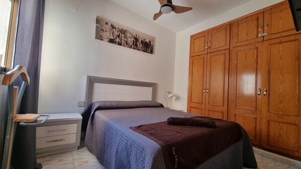 3 bedrooms, iron/ironing board, travel cot, free WiFi