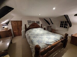 3 slaapkamers, een bureau, een strijkplank/strijkijzer, wifi