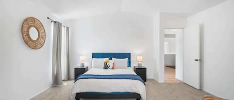 3 Schlafzimmer, Schreibtisch, Bügeleisen/Bügelbrett, WLAN