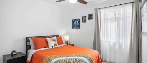 3 bedrooms, iron/ironing board, WiFi, bed sheets