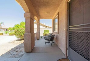 Terrace/patio - Casa Hollister - Your Desert Oasis W/Pool! (Palm Desert)