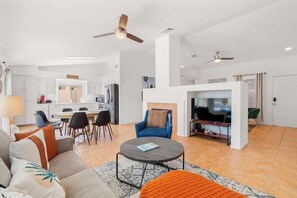 Fernseher, Kamin, Arbeitsbereiche