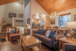 Smart TV, fireplace, DVD player, stereo - Luxury Home Mammoth Gateway Village (Mammoth Lakes)