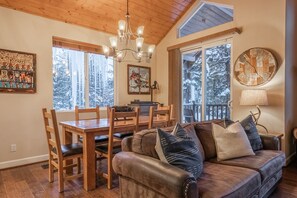 Smart-TV, Kamin, DVD-Player, Stereoanlage