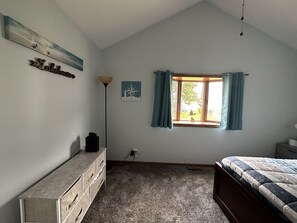 2 bedrooms, WiFi, bed sheets - Woltring Waters Waterfront Home (Fond du Lac)