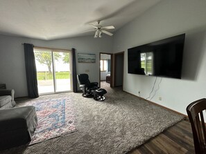 Smart TV - Woltring Waters Waterfront Home (Fond du Lac)