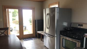 Køleskab, mikrobølgeovn, ovn, kogeplade