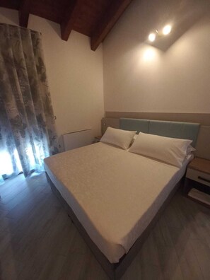 2 bedrooms, iron/ironing board, WiFi, bed sheets - Elegant standard room in Riccia (Molise)