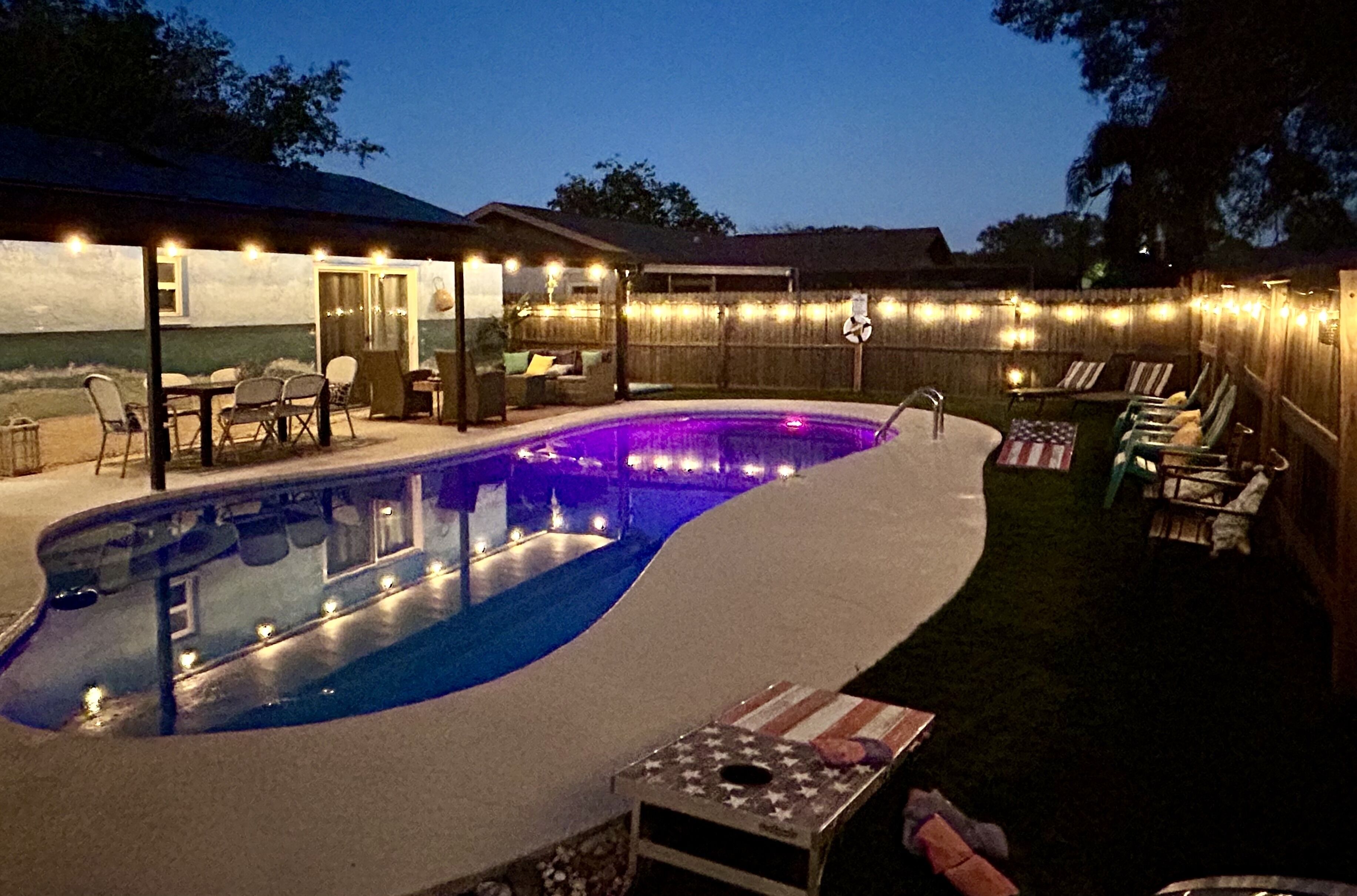 GLAMOROUS UPDATED HEATED POOL HOME 5 MILES TO THE BEACH!  PET FRIENDLY