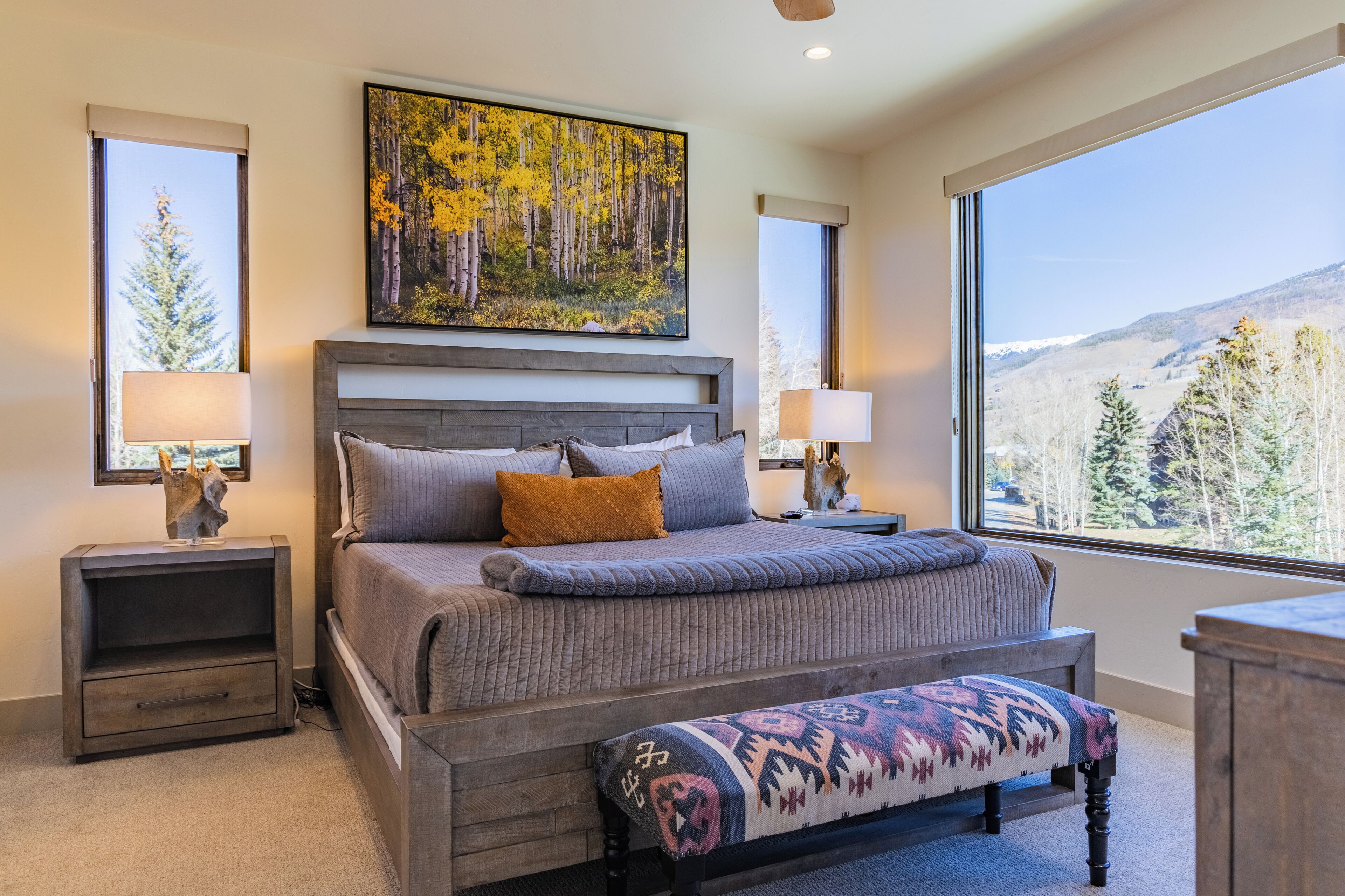 3 bedrooms, desk, iron/ironing board, travel crib