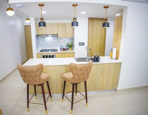 Refrigerador, microondas, tostadora y licuadora