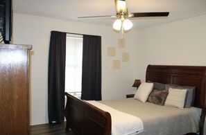 2 chambres, bureau, fer et planche à repasser, accès au Wi-Fi (inclus)