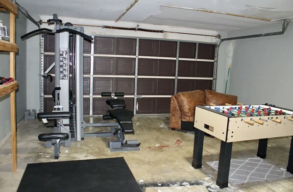 Work out and play in this well-equipped garage with a weightlifting station and foosball table.