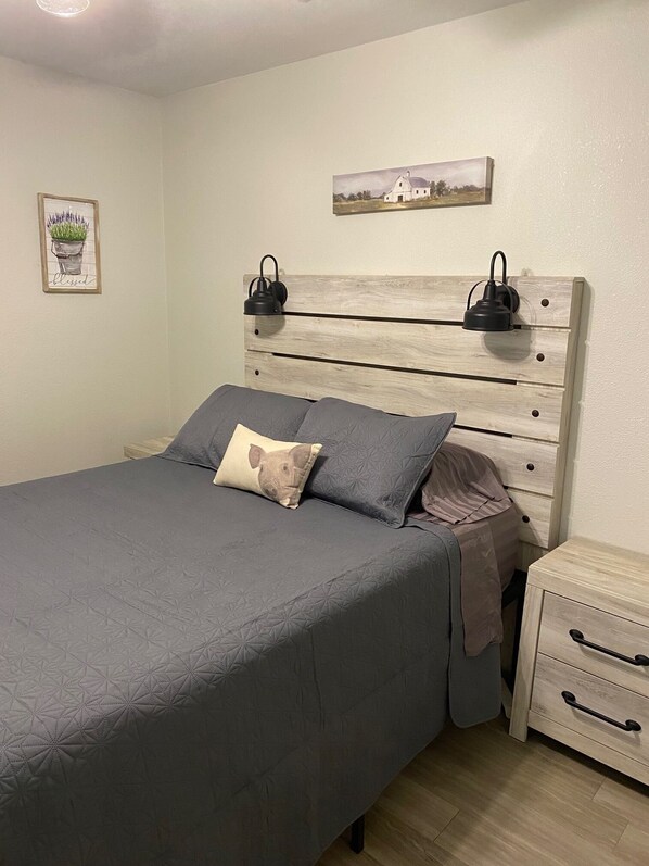 1 bedroom, desk, free WiFi, bed sheets