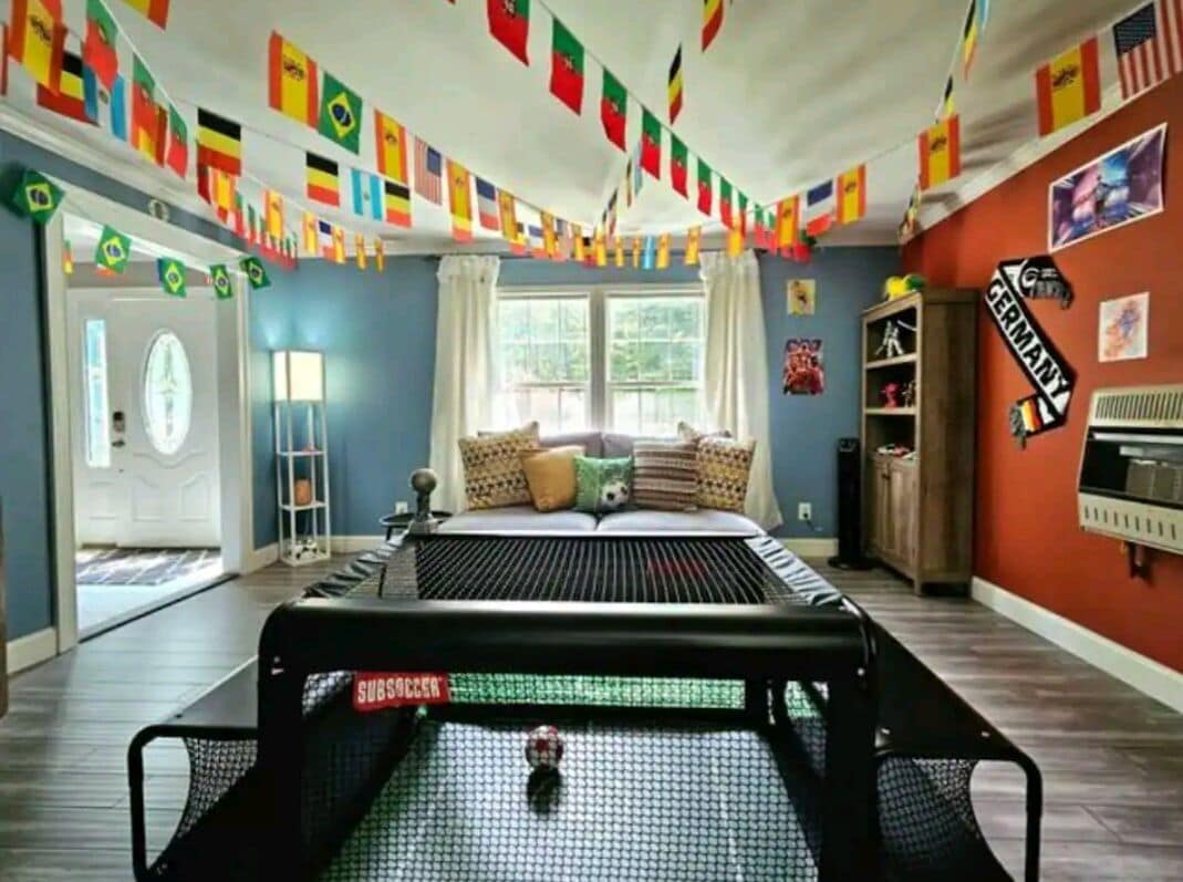 The FIFA House: Pools, Lakes, Summer, Fun