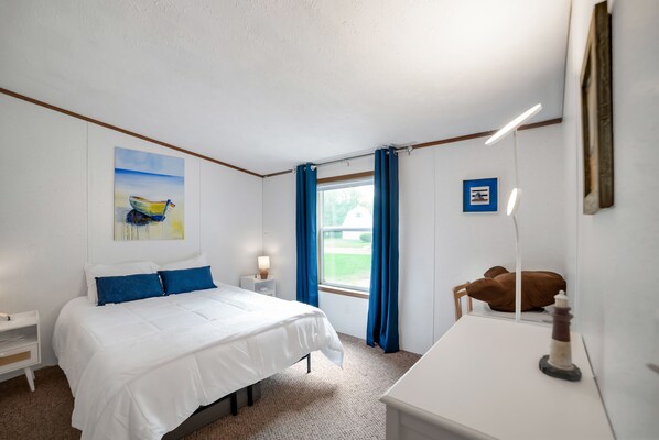 3 habitaciones, tabla de planchar con plancha y cuna de viaje