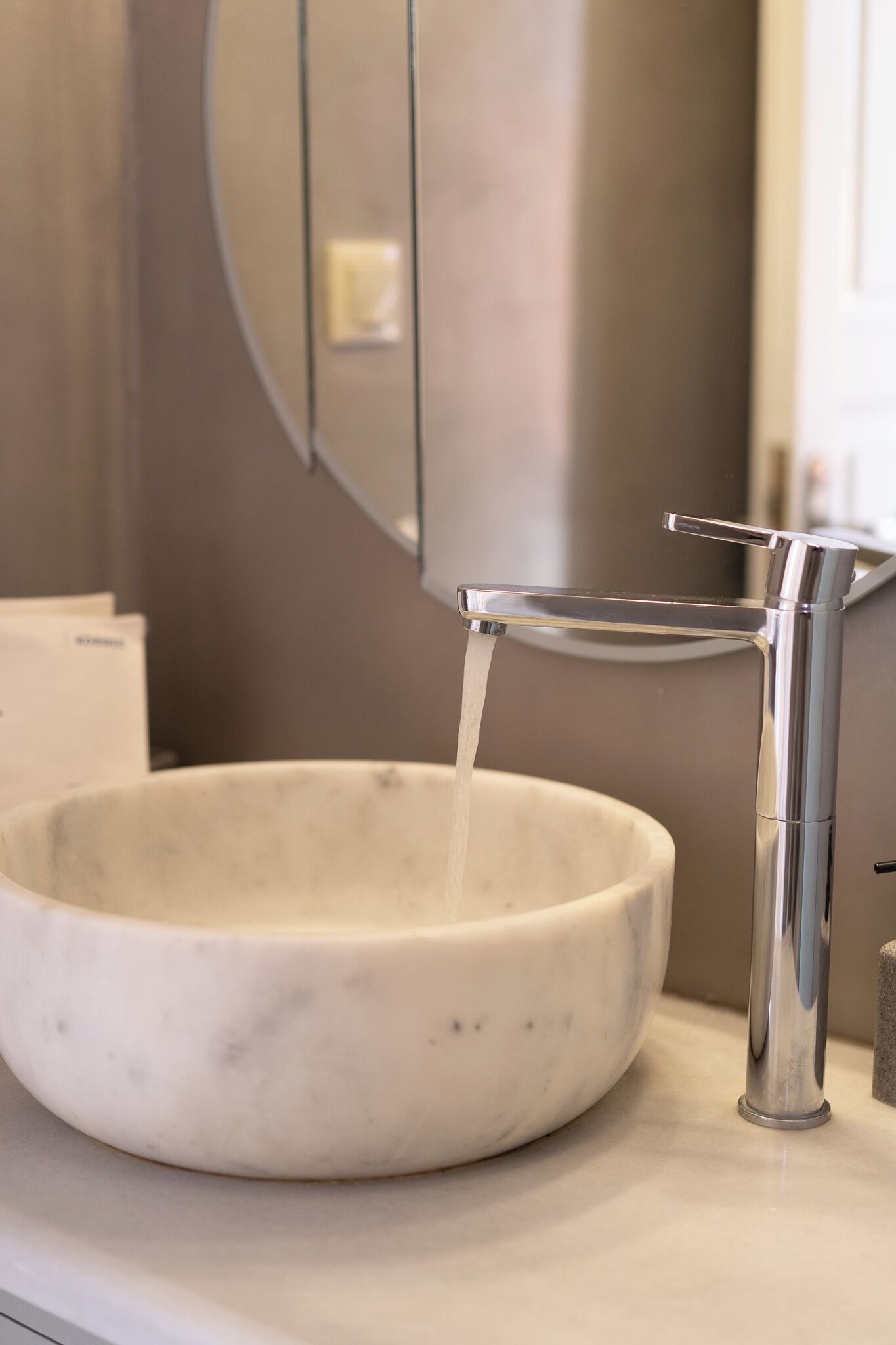 Suihku, hiustenkuivaaja, bidee, pyyhkeet