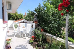 屋外ダイニングエリア