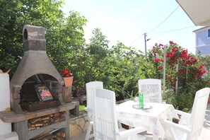 屋外ダイニングエリア