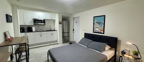 1 chambre, fer et planche à repasser, Wi-Fi gratuit, draps fournis