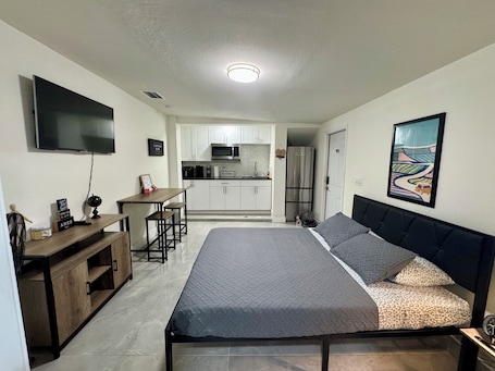 1 bedroom, iron/ironing board, free WiFi, bed sheets. Cozy Studio Apartment in WPB, very close to the airport