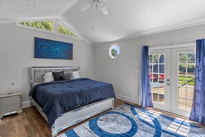 4 bedrooms, desk, iron/ironing board, travel crib