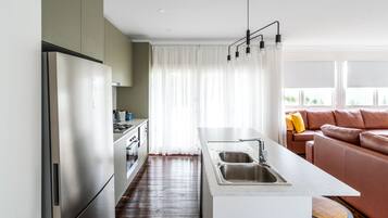 Fridge, microwave, oven, stovetop